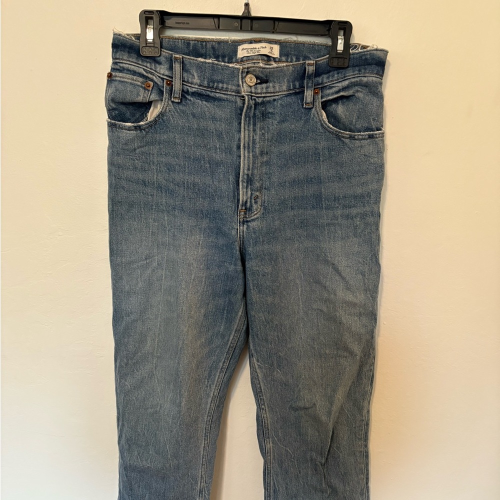 A&F 90’s High Rise 90s Straight Jean